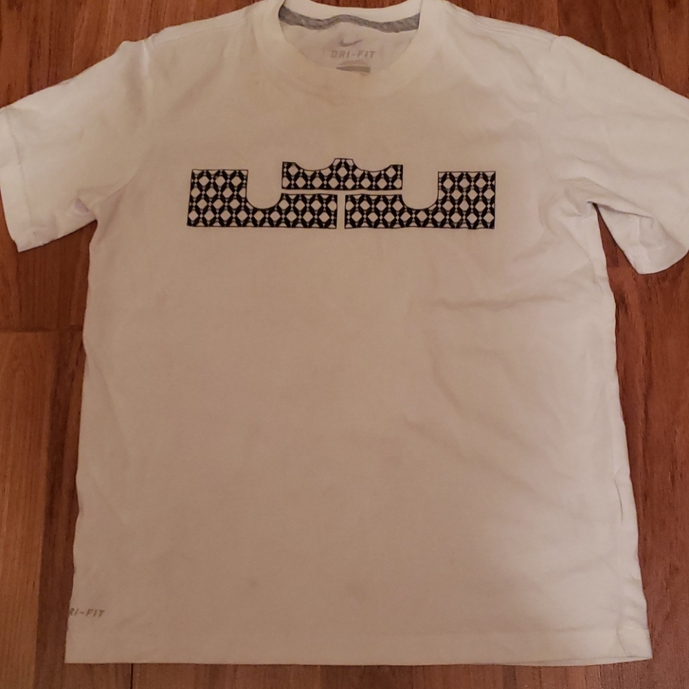 Kids Nike t-shirt